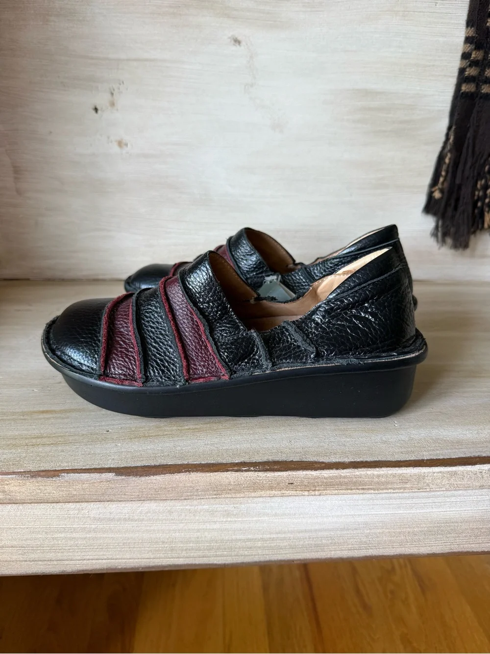 Women’s Spring Step Firefly Wedge Leather Loafer Size 6 Size 37 Black Burgundy